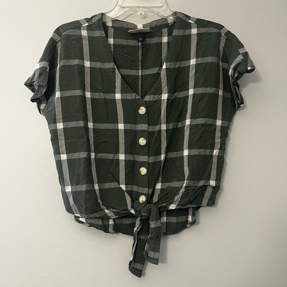 Universal Thread Tops - Green Plaid Button-Up Women's Top